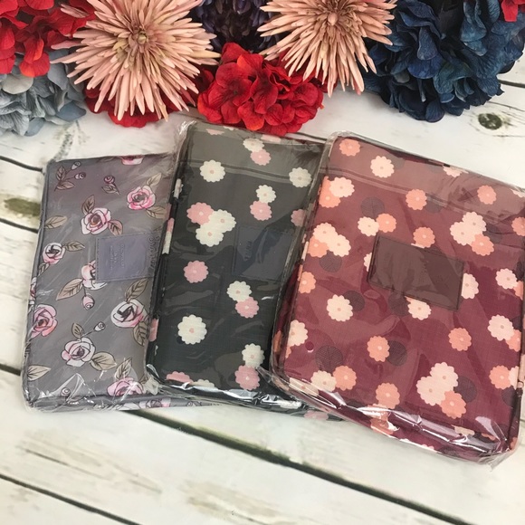 Large Multi Section Zippered Cosmetic Travel Bag - Picture 7 of 10